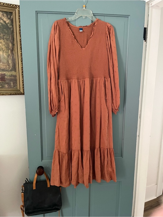 Old Navy Dresses & Skirts - Old Navy Rust Tiered Smocked V‑Neck Midi Dress
